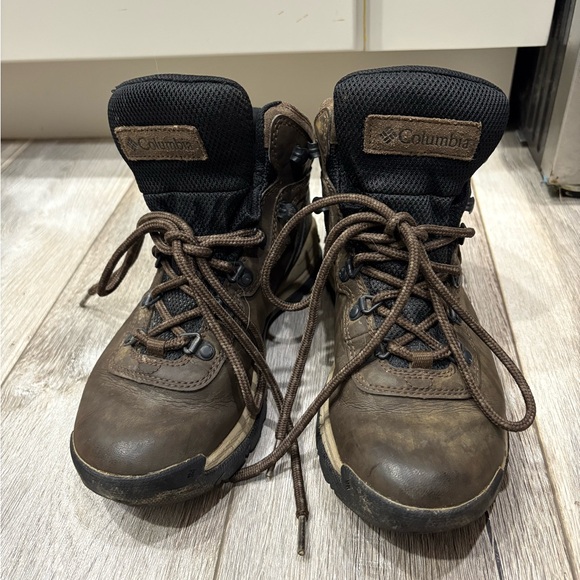 Women’s 7.5 Columbia Dark Brown Leather Outdoor Boots - Picture 5 of 6